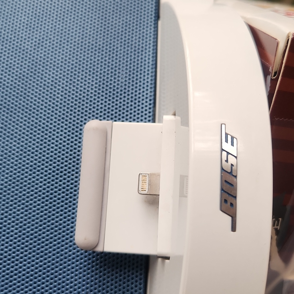 Bose Speaker - Picture 2 of 7